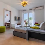 House Emjalemi Daire