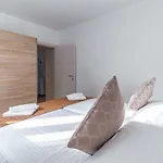 House Emjalemi * Pula