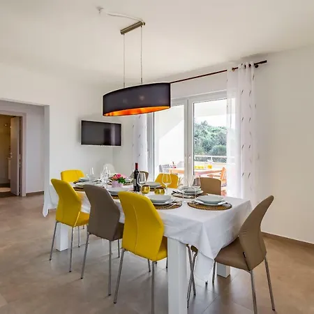 House Emjalemi דירה פולה