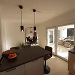 House Emjalemi Apartman