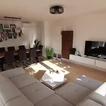 House Emjalemi Apartman Póla