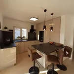 House Emjalemi Apartman *