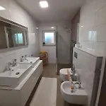 House Emjalemi Apartman *