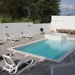 House Emjalemi דירה *