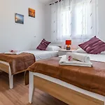 House Emjalemi * פולה