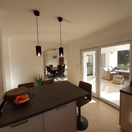House Emjalemi 公寓