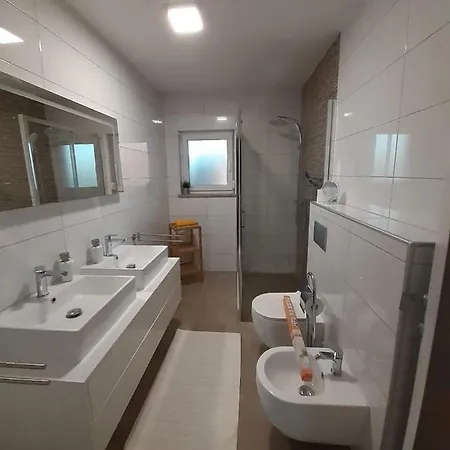 House Emjalemi Apartment *