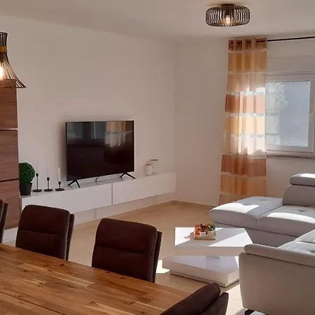 Apartment House Emjalemi