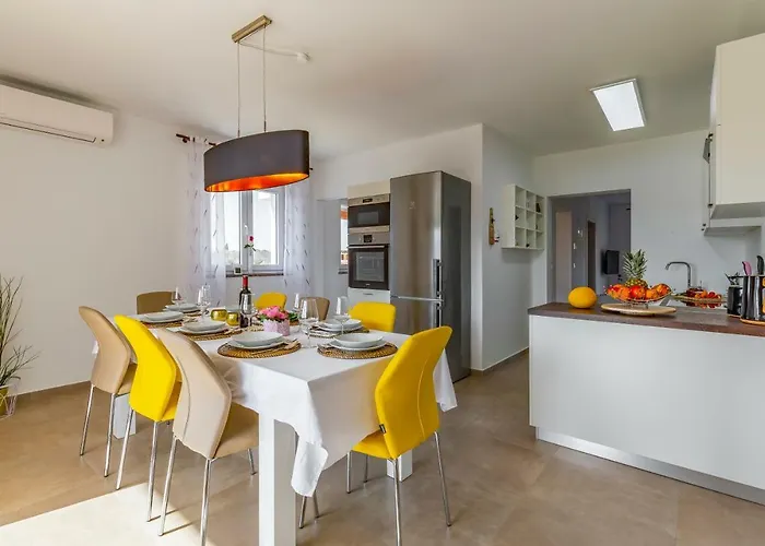 House Emjalemi * Pola