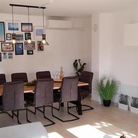 House Emjalemi Apartman *