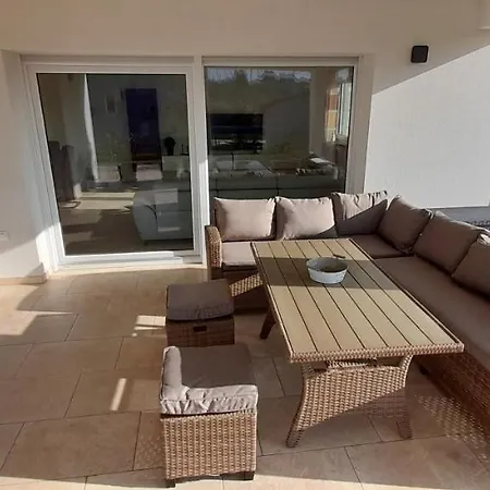 House Emjalemi Póla