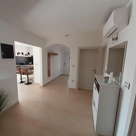 House Emjalemi Póla