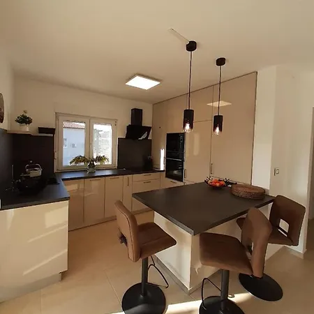 House Emjalemi Apartman *