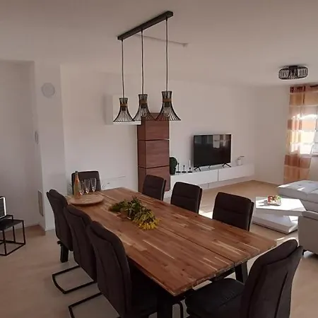 House Emjalemi Apartman