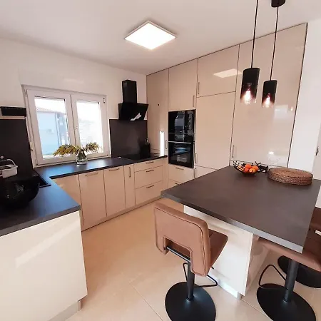House Emjalemi *
