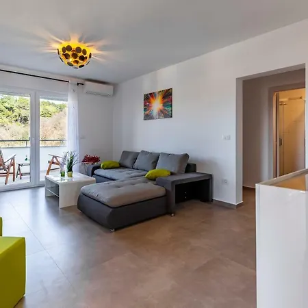 House Emjalemi Apartman Póla