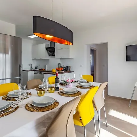 House Emjalemi Póla