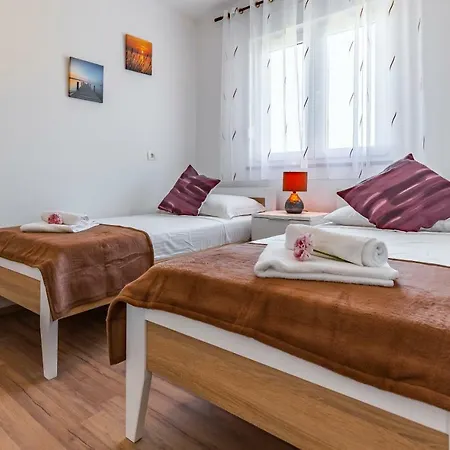 House Emjalemi * Póla