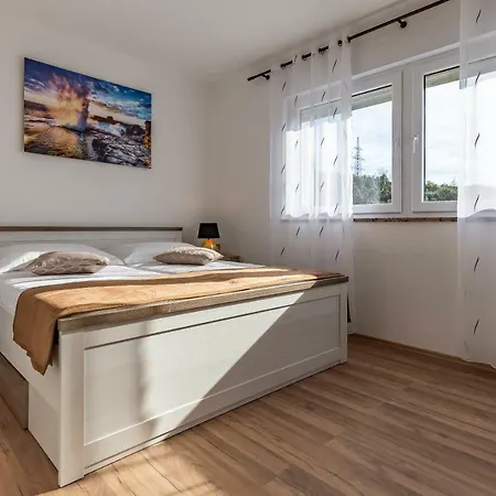 Apartman House Emjalemi